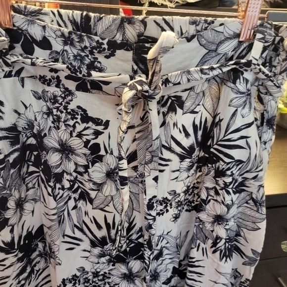 Sound Style Linen Vacation Pants - Picture 2 of 6